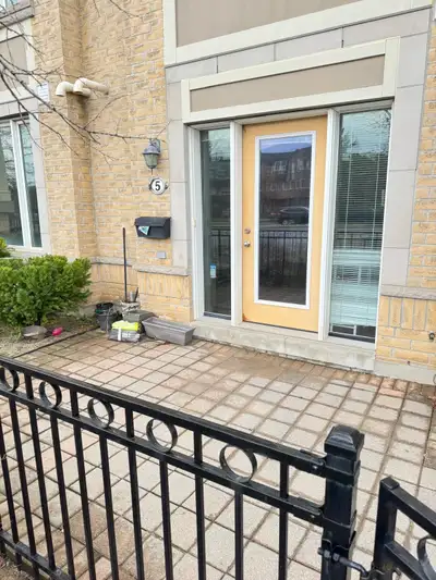 One Bedroom Condo w 2 parking