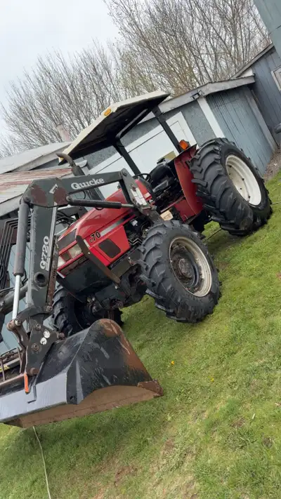 Fibreglass canopy off a 70 horse Case, if you’re interested shoot me a message for measurements. 450...
