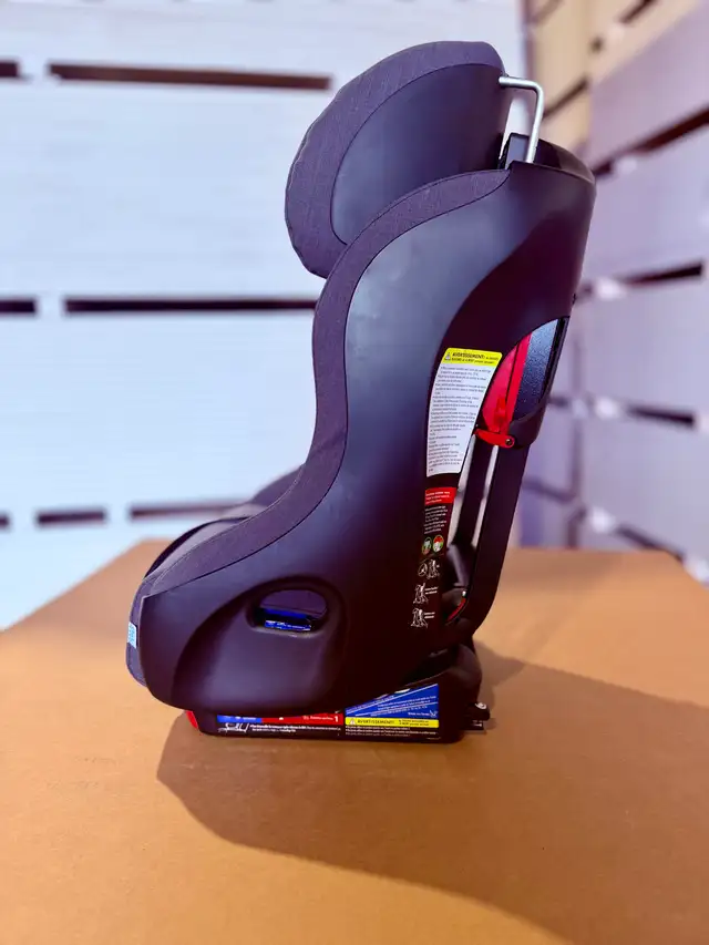 Clek foonf convertible car seat  in Strollers, Carriers & Car Seats in Edmonton - Image 3
