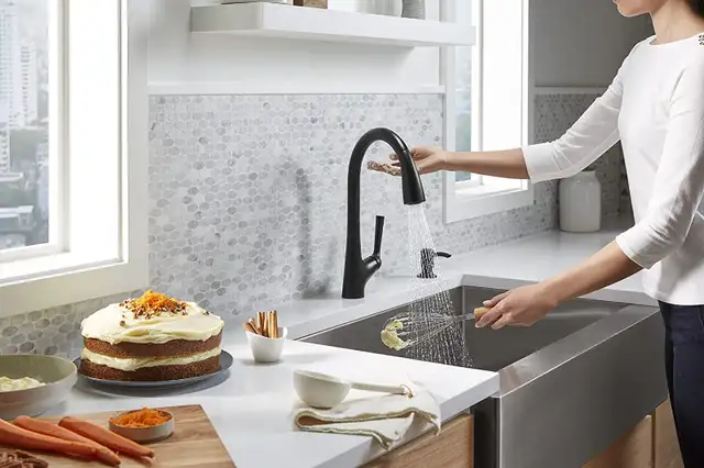 New Kohler Kitchen Sink Faucet - Touchless on/off operation in Plumbing, Sinks, Toilets & Showers in Moncton - Image 8
