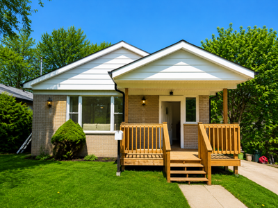 Beautiful 3-bedroom home in a quiet Scarborough neighbourhood near Lawrence Ave E & Bellamy Rd N / M...