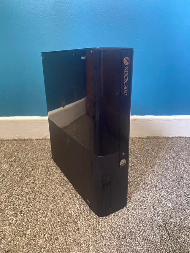 Xbox 360e in XBOX 360 in Longueuil / South Shore - Image 4