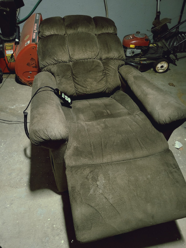 Chair Reclining in Chairs & Recliners in Mississauga / Peel Region - Image 2