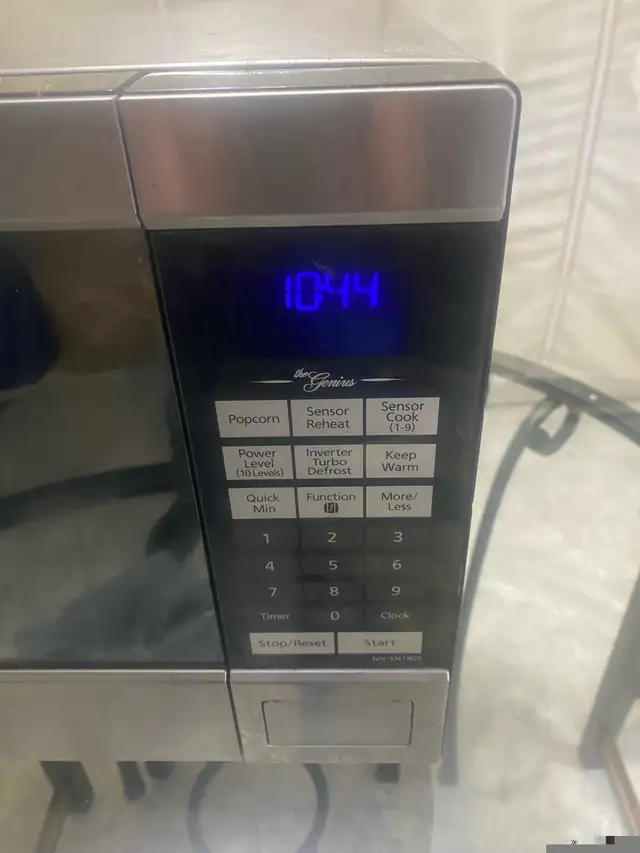 Panasonic Microwave  in Microwaves & Cookers in Guelph - Image 5