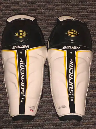 BAUER SUPREME ONE40 Youth Hockey Shin Guard, GREAT Condition!, View more