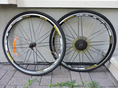 Paires de roues de vélos Weinmain 700 comme NEUF à paroi double, View more