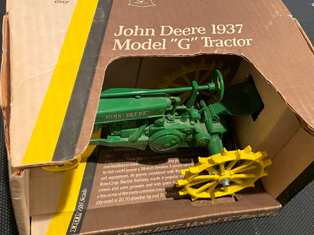 John Deere 1937 Model G Tractor in Toys & Games in Saskatoon - Image 3