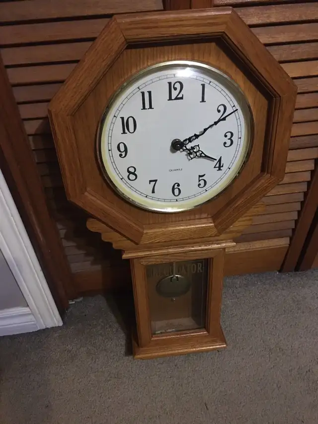Wooden wall clock (SOLD) in Arts & Collectibles in Ottawa - Image 3