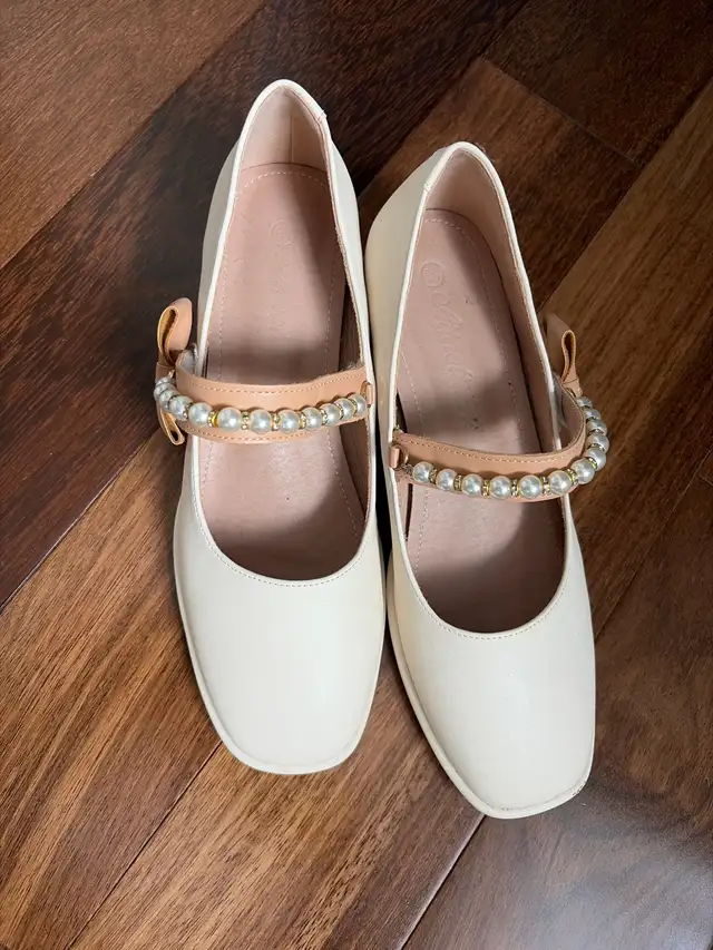 Short heels414907120757647361