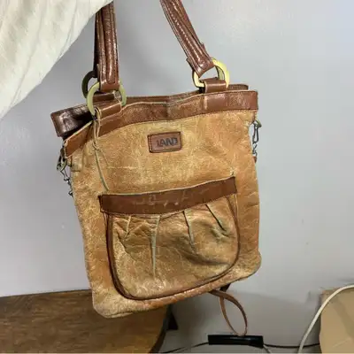 Land vintage 70s distressed leather bag / femme, View more