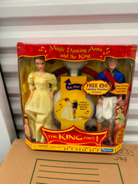 The King and I Magic Dancing Anna and the King Doll Set