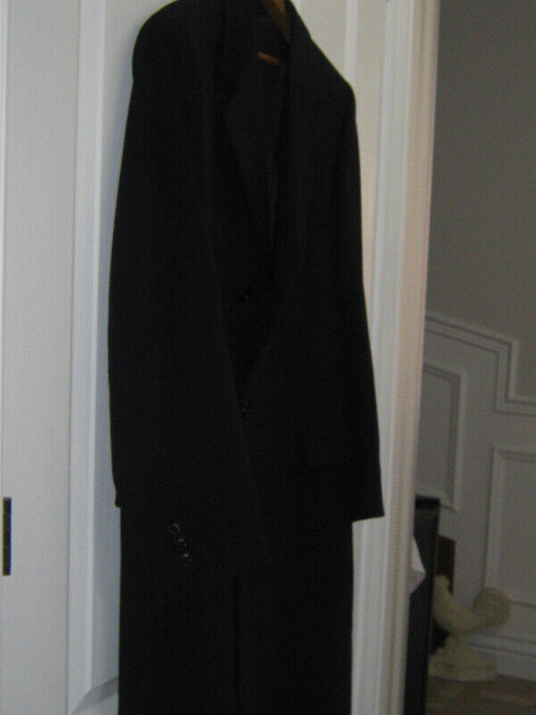 Manteau d'homme chic d'hiver en drap marine.Comme neuf .Gr.38 dans Hommes  à Drummondville - Image 4