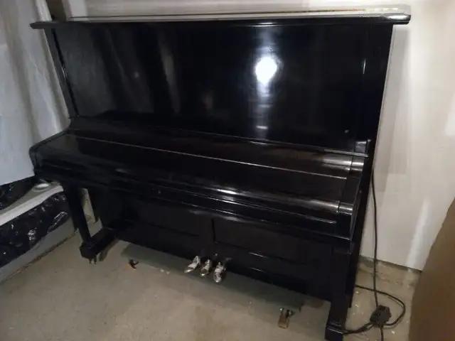 Japanese Piano, like new - Moving sale in Pianos & Keyboards in Mississauga / Peel Region - Image 3
