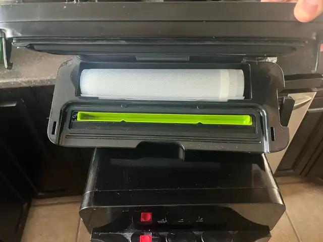 food saver vacuum sealer  in Other in Winnipeg - Image 3