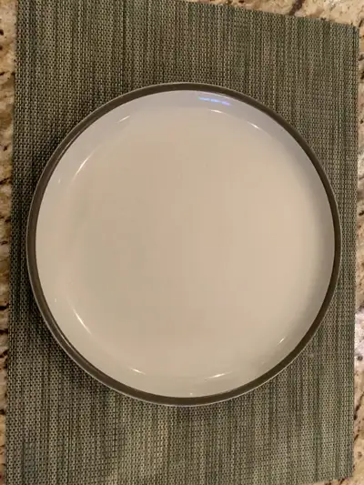 6 Denby Camelot Dark Green Rim Dinner Plates, View more