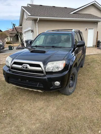 Great condition 2006 Toyota 4Runner Legendary 4th Gen 212000 kms 4x4 Everything works Brand new alte...