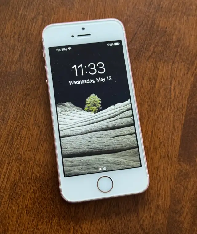 iPhone SE 1st generation 128GB rose gold iOS 14