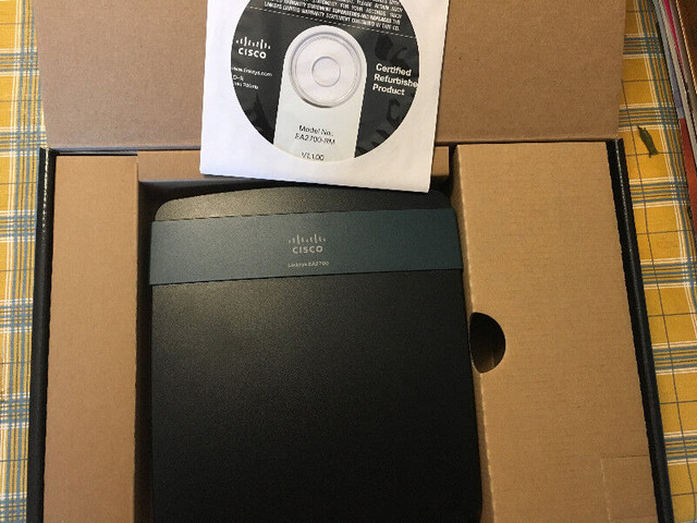 Cisco Linksys EA2700 Dual-band smart router 2.4G/5G in Networking in Markham / York Region