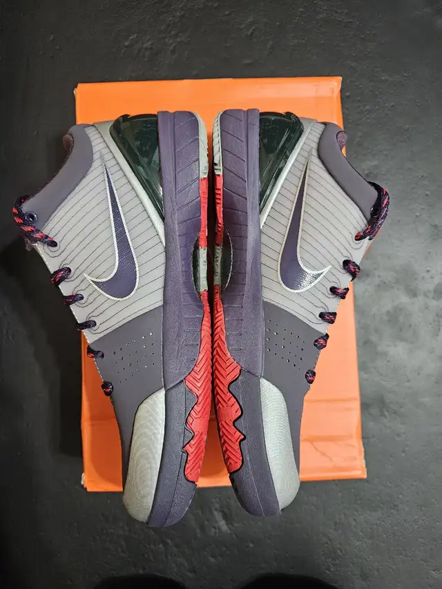 Kobe 4 Chaos in Men's Shoes in Mississauga / Peel Region - Image 4