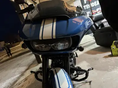 2023 Fast Johnnie Roadglide for sale. 6500kms. Has 117 cubic inch. Trask air intake and exhaust. 14”...