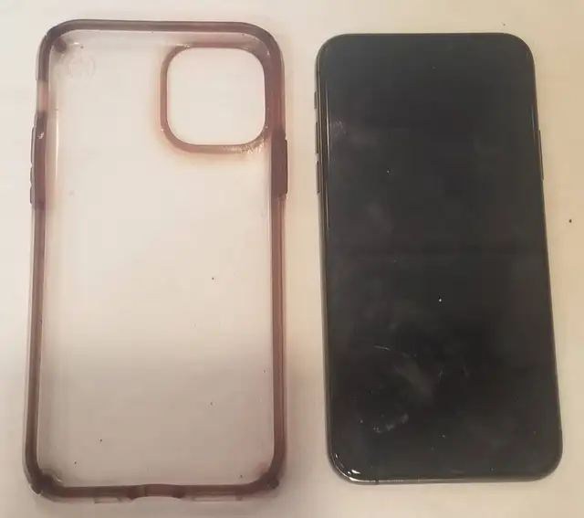 Apple iPhone X – 64GB – Locked – For Repair / Parts in Cell Phones in Delta/Surrey/Langley - Image 3