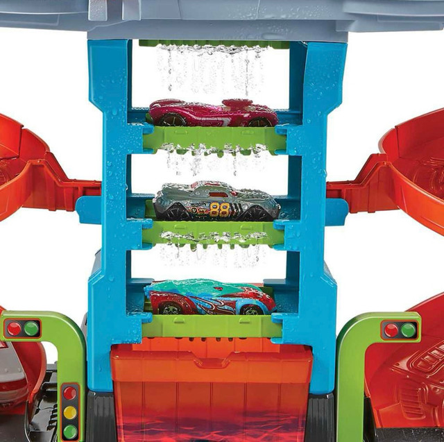 Hot Wheels Mega Tower Car Wash in Toys & Games in Brantford - Image 3