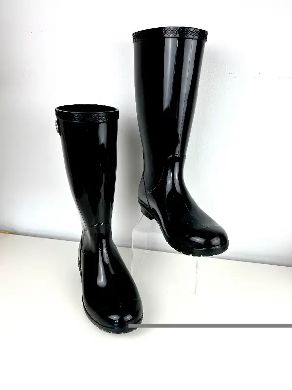 UGG New Tall Rain Boots in Women's - Shoes in Markham / York Region - Image 3