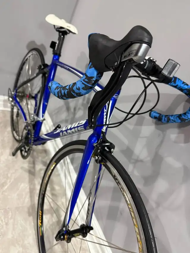 Jamis Ventura Road Bike with Shimano 105 [Size Medium 54CM] in Road in Mississauga / Peel Region - Image 8