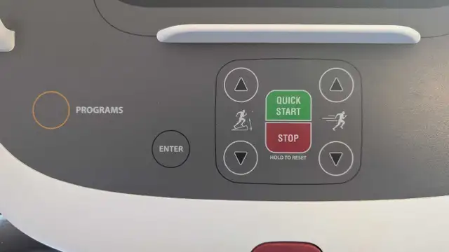 treadmill (Precore) in Exercise Equipment in Gatineau - Image 5