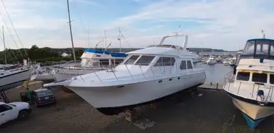 2000 Navigator Pilothouse This 2000 Navigator Pilothouse 4800 is ready for a beautiful ocean cruise...