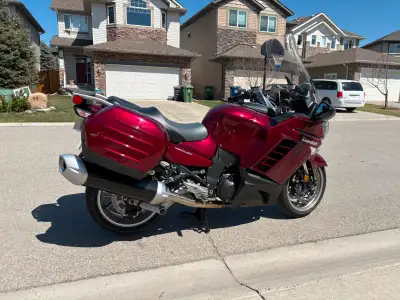 2009 Kawasaki Concours 14 Low KM, in Excellent Condition: Extras: Extra Tall Wind Screen plus Factor...
