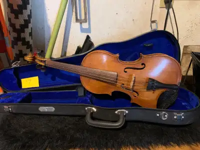 A copy of Roth German Model Violin.