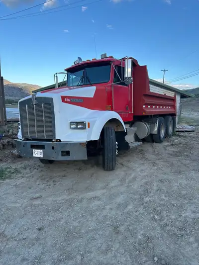 1995 kw t800 In excellent shape. 3176 cat 10 speed transmission 21’ tandem dual tag trailer with ste...