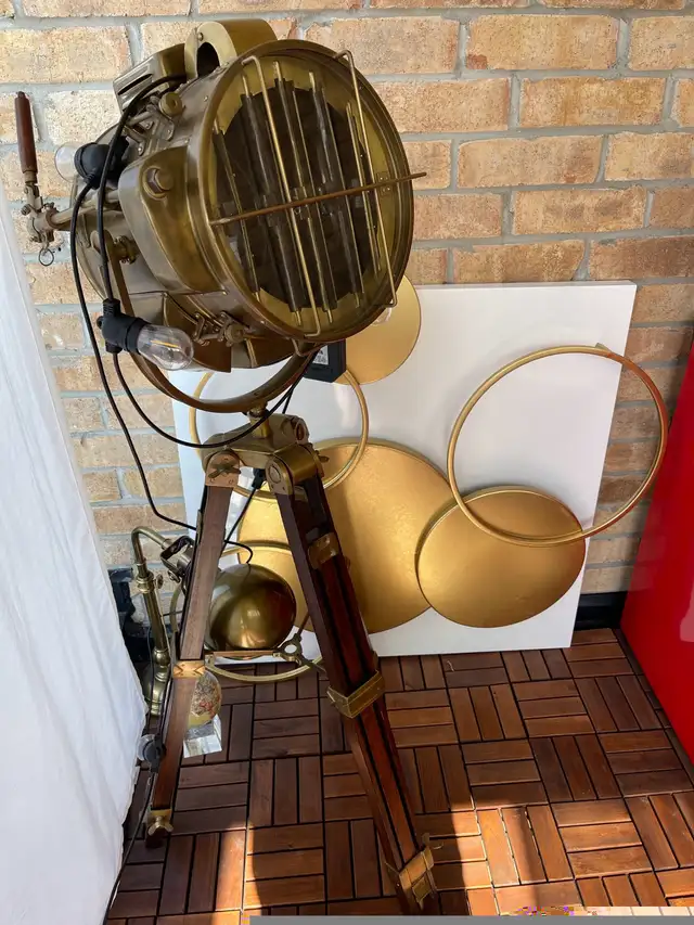 accent Brass Floor lamps in Indoor Lighting & Fans in Markham / York Region - Image 11