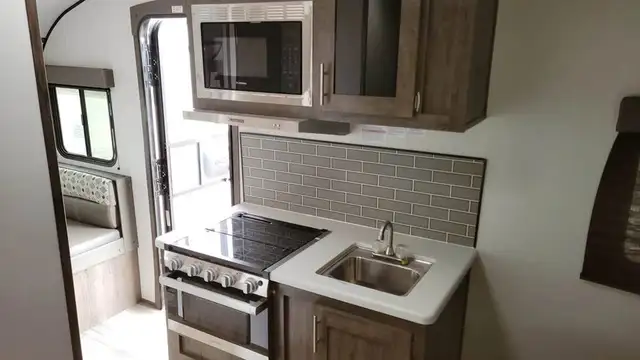 2022  NEW  Riverside Rv Intrepid Travel Trailer in Travel Trailers & Campers in Quesnel - Image 4