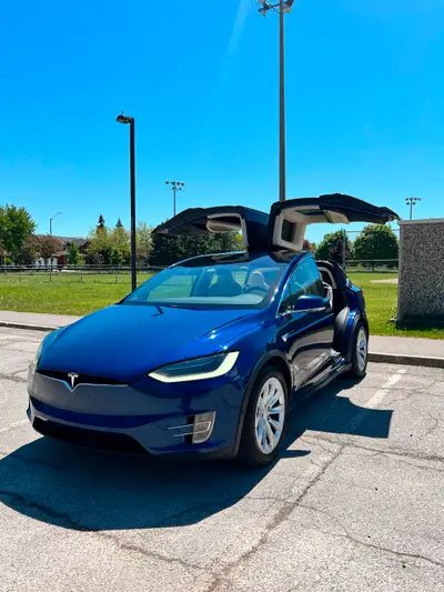 Selling my well-equipped 2018 Model X 75D in stunning Deep Blue Metallic with Cream Premium Interior...