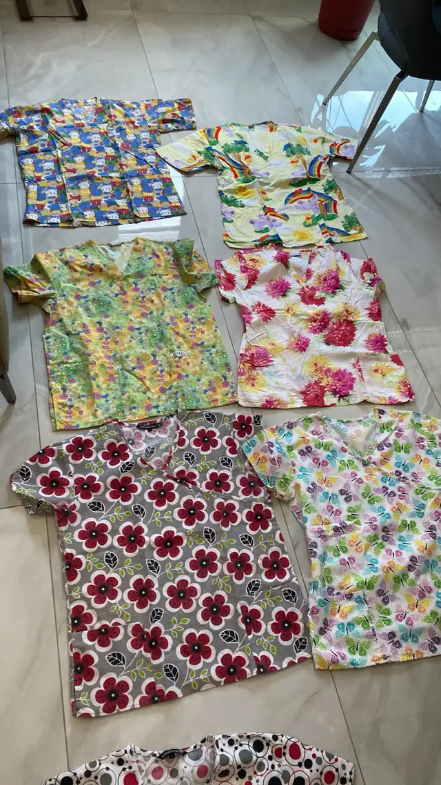 Gently used women’s large scrub tops in Women's - Other in Edmonton - Image 4