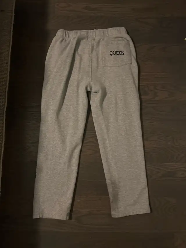 Guess Sweatpants in Men's in City of Toronto - Image 3