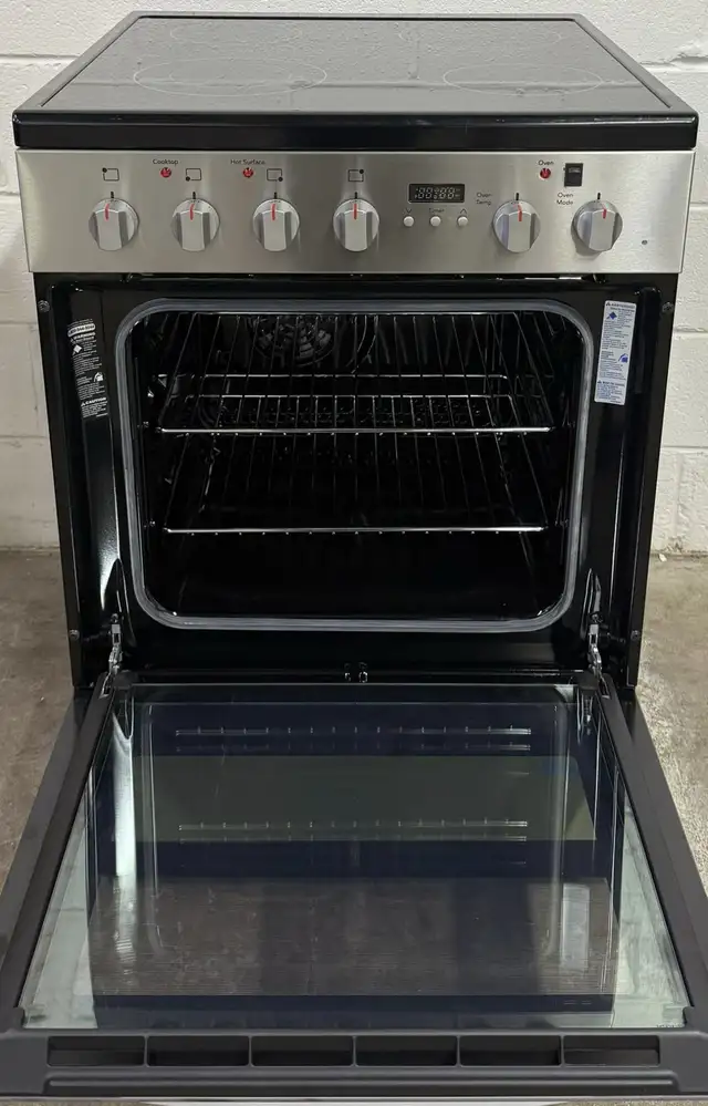 Apartment Size Stove “FRIGIDAIRE” 24 inch  in Stoves, Ovens & Ranges in City of Toronto - Image 3