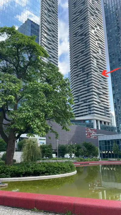 Modern Luxury Downtown Toronto Condo in Best Area - Move In Now