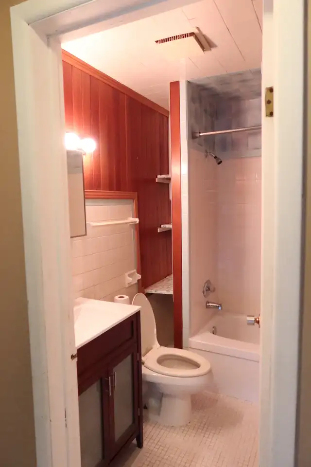 Large , fully furnished 2 bedroom apartment (Top Floor) in Short Term Rentals in Windsor Region - Image 8