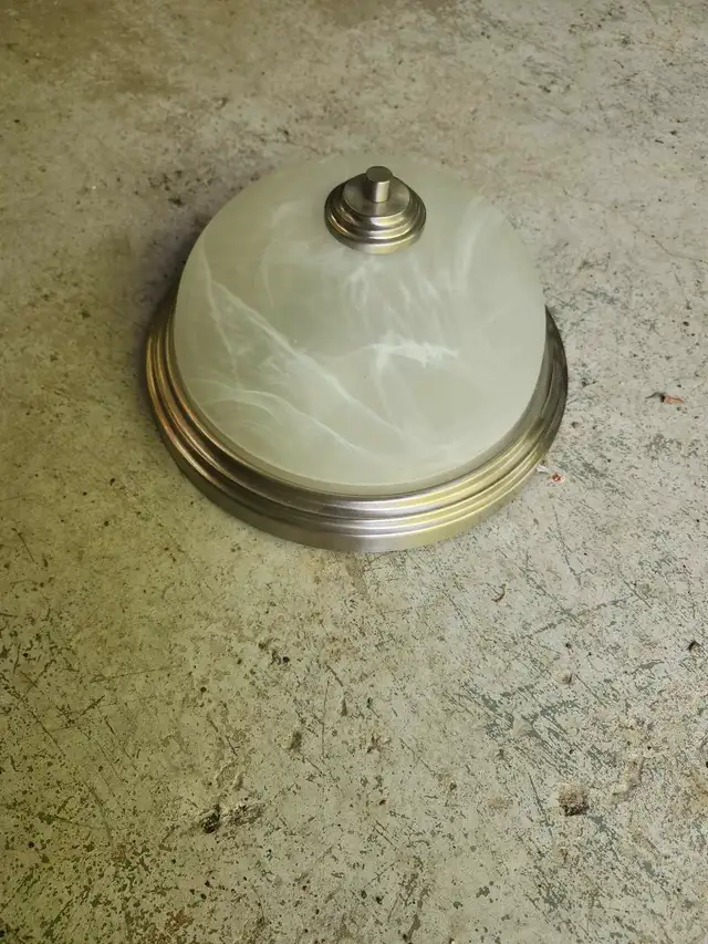 4 Free Ceiling Lights in Free Stuff in Muskoka - Image 4