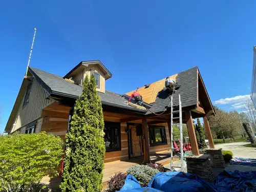 Reliable Hua Hui Roofing& Aluminum **Free estimates for all services** ☎️Call 705-905-5666 Justin Lo...