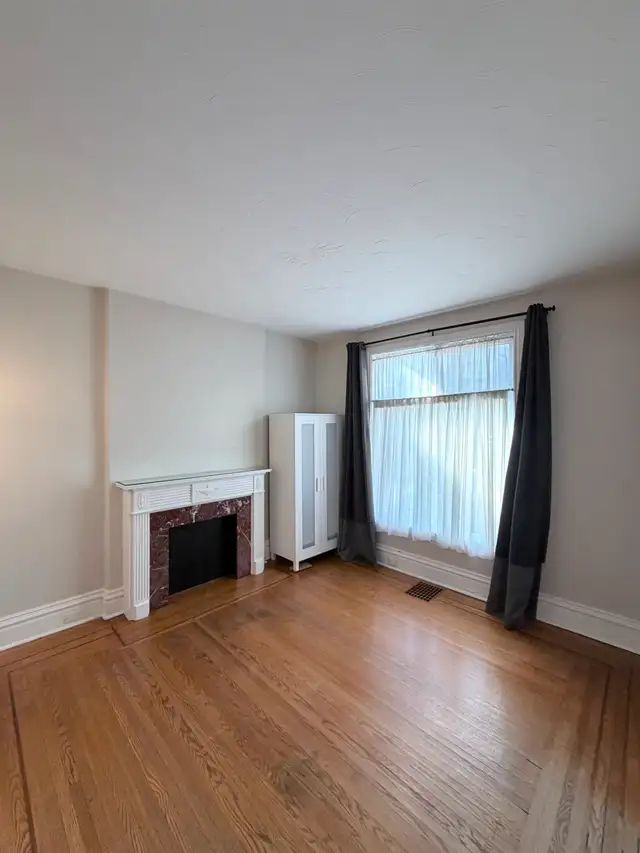 Large 1 bedroom plus den/office in duplex in Long Term Rentals in Hamilton - Image 5