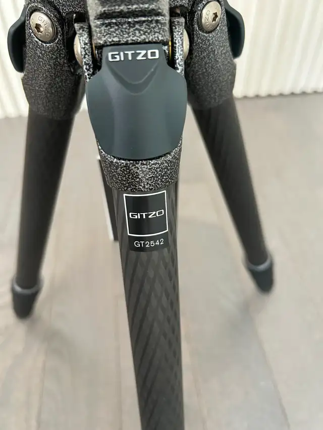 New Gitzo GT2542 Mountaineer Tripod with GH3382QD Ballhead Kit in Cameras & Camcorders in Mississauga / Peel Region - Image 3
