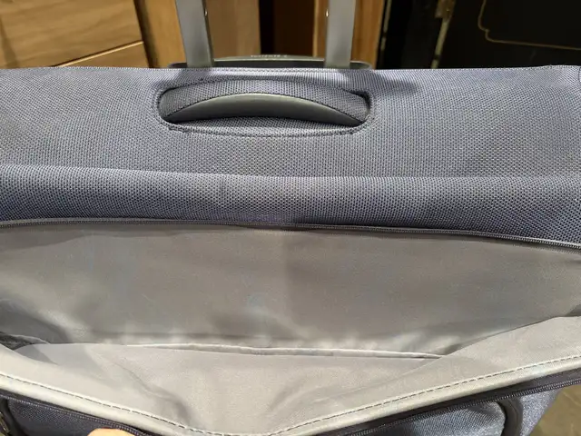 Samsonite Suitcase445588795347456006