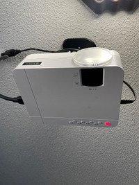 Vankyo Leisure 3 Projector with mount 