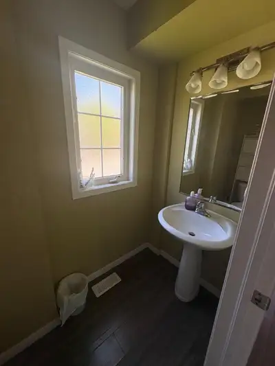 Beautiful and spacious 3-bedroom condo townhouse, within 2 KM from the Highway and 1 KM from the Sun...
