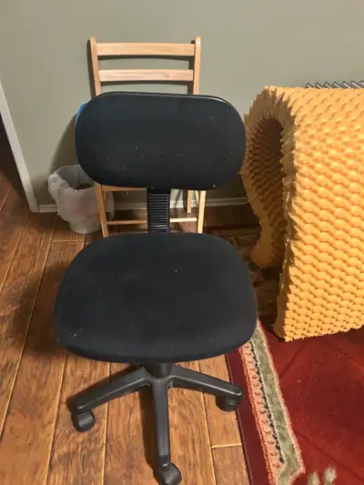 One basic office chair. Good condition Pickup is northside of the city $20