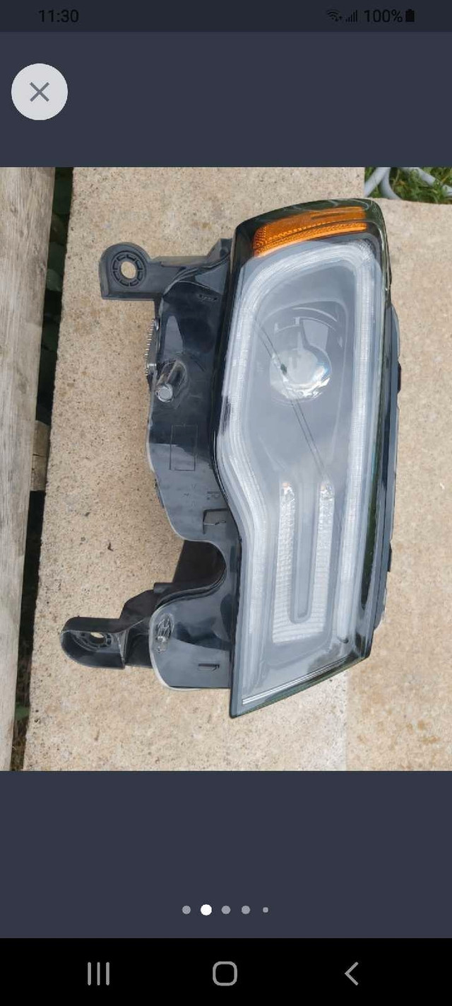 2019 Grand Cherokee Trailhawk Passenger Side HID Headlight  in Auto Body Parts in Mississauga / Peel Region - Image 2